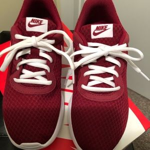 Nike Tanjun sneakers 🔴firm on price🔴